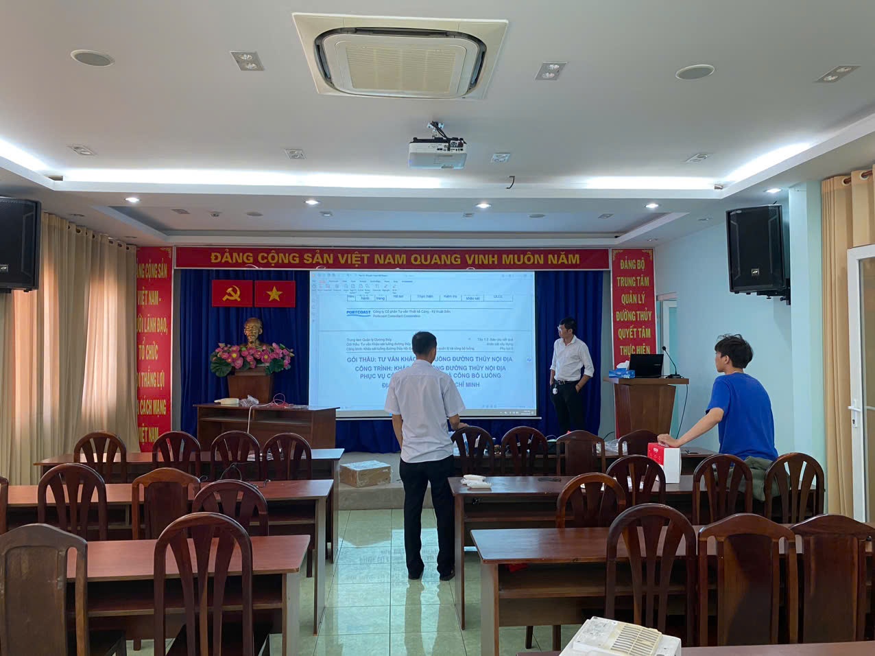 Lắp đặt máy chiếu